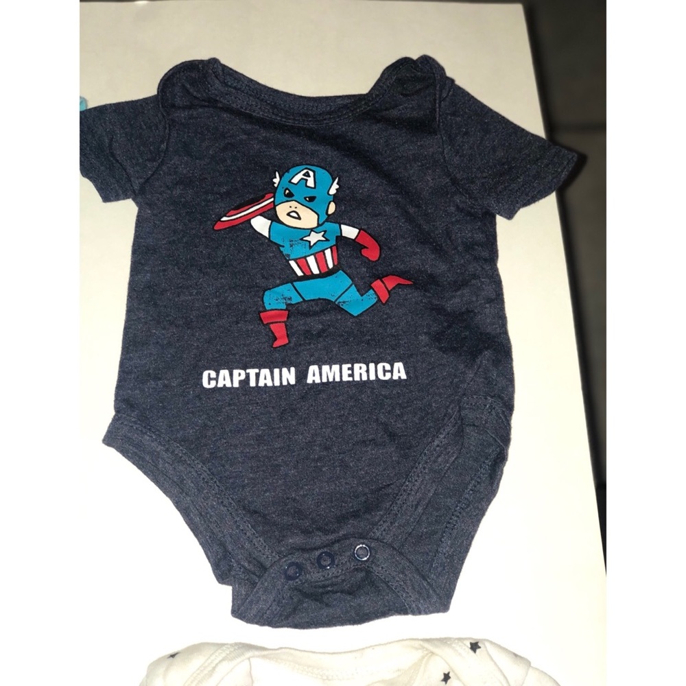 Baby bodysuit bundle - Picture 3 of 5
